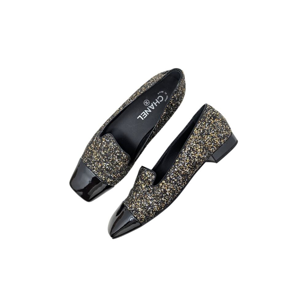 Chanel Loafer CC Logo Glitter Cap Toe Patent Mocassin Flat Black Gold 39 | 8.5